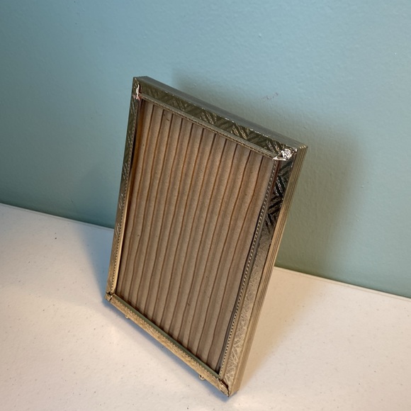 Vintage Metal 5x7 Table Top Picture Frame - Picture 4 of 8